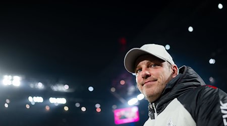 Kölns Coach Lukas Kwasniok war zufrieden mit dem Ergebnis gegen Wolfsburg. / Foto: Marius Becker/dpa