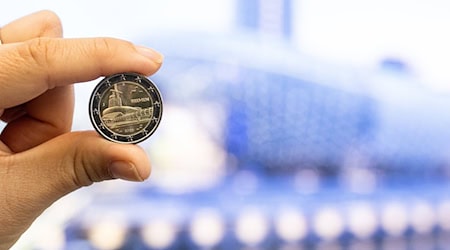 Das Klimahaus Bremerhaven ist ab sofort auf Millionen Zwei-Euro-Münzen abgebildet. / Foto: Markus Hibbeler/dpa