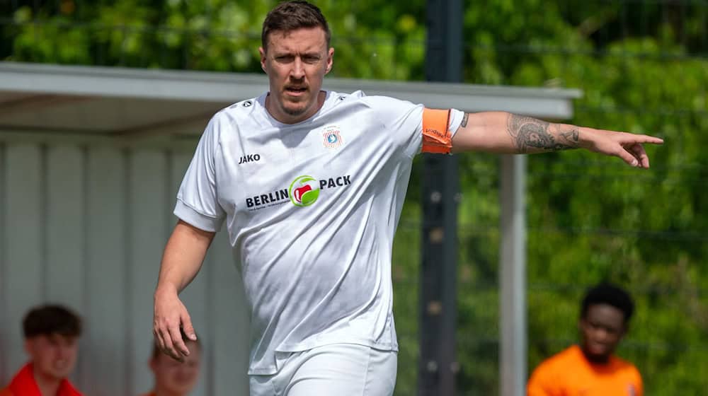Max Kruse muss noch ein bisschen trainieren für sein Debüt bei der TuS Dassendorf. (Archivbild) / Foto: Soeren Stache/dpa