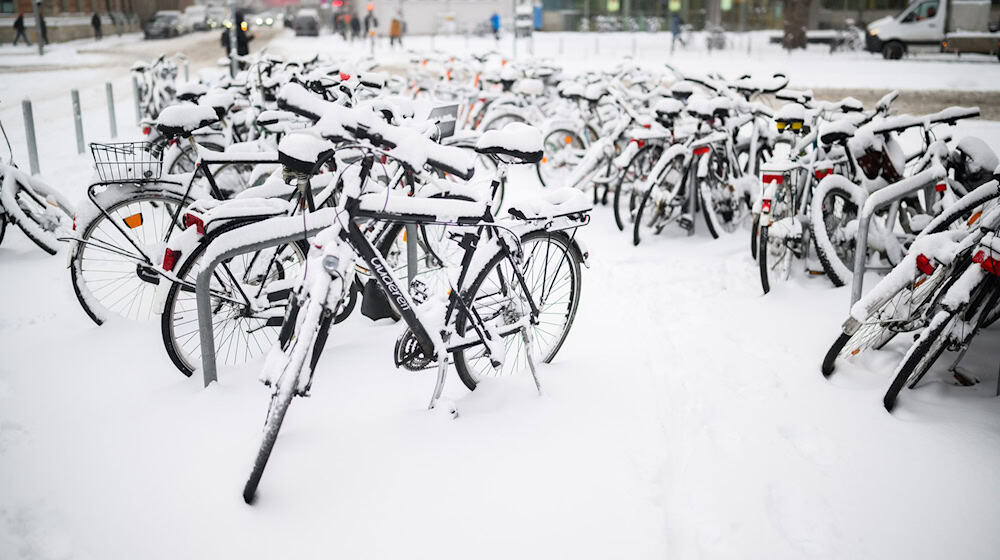 Falschmeldungen zu Schulausfällen kursieren immer wieder. / Foto: Julian Stratenschulte/dpa