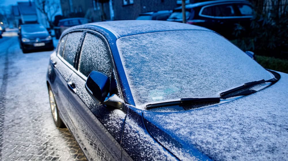 Im Landreis Wesermarsch wird ausdrücklich vor dem Betreten von Eisflächen gewarnt. / Foto: Hauke-Christian Dittrich/dpa
