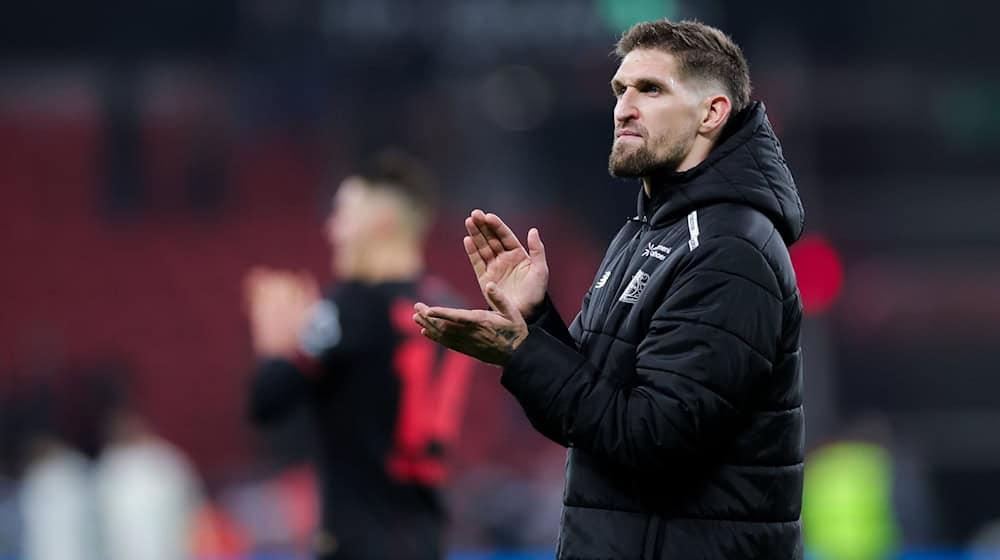 Leverkusens Kapitän Robert Andrich ist froh über den ersten Sieg im Jahr 2026.  / Foto: Rolf Vennenbernd/dpa