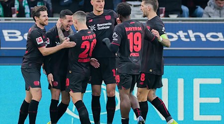 Bayer Leverkusen jubelt über das Tor zum 1:0 durch Lucas Vázquez.  / Foto: Rolf Vennenbernd/dpa