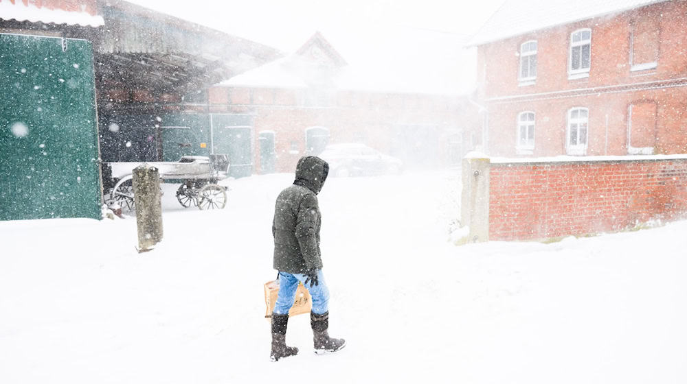 Schneeverwehungen sorgen in großen Teilen Niedersachsens für einen Ausnahmezustand. / Foto: Julian Stratenschulte/dpa