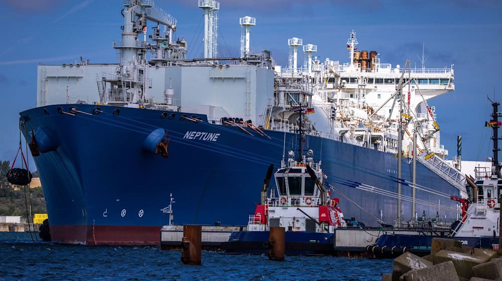Der Betreiber des deutschen LNG-Terminals an der Ostsee klagt nach eigenen Angaben gegen Beihilfen für die staatliche Betreiberfirma, die Terminals an der Nordsee betreibt. (Archivbild) / Foto: Jens Büttner/dpa