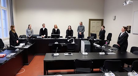 Die 40-Jährige muss dauerhaft in die Psychiatrie.  / Foto: Georg Wendt/dpa