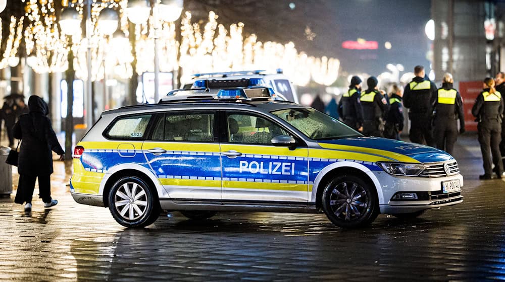Rund 2.000 Polizistinnen und Polizisten waren in Niedersachsen im Einsatz. / Foto: Moritz Frankenberg/dpa
