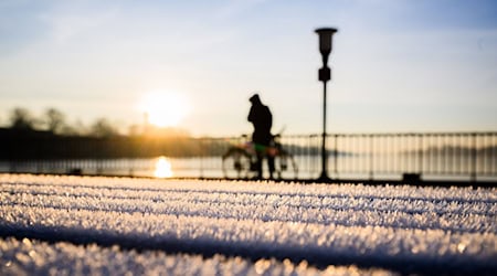 Ein Hochdruckgebiet sorgt für sonniges und trockenes Wetter in Niedersachsen und Bremen. (Archivbild) / Foto: Julian Stratenschulte/dpa
