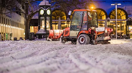 Für die Räumdienste gibt es viel Arbeit.  / Foto: Moritz Frankenberg/dpa