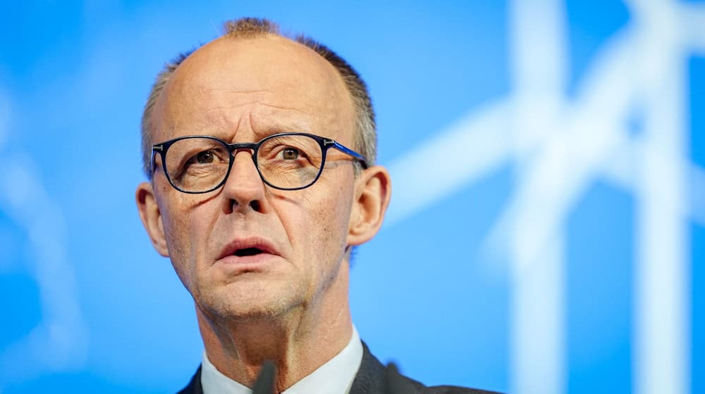 Bundeskanzler Friedrich Merz (CDU) ist besorgt über das Maß an Gewaltanwendung in den USA. / Foto: Kay Nietfeld/dpa