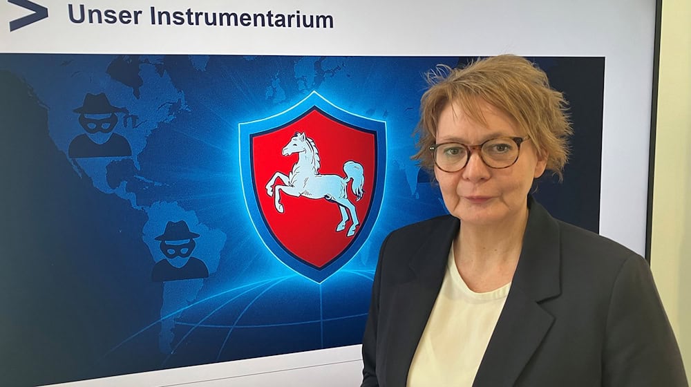 Ein Schutzschild für Niedersachsen: Innenministerin Behrens bei der Vorstellung des Projekts Aegis. / Foto: Christopher Weckwerth/dpa