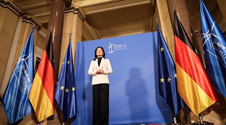 Bundeswirtschaftsministerin Katherina Reiche (CDU) empfängt Kolleginnen und Kollegen aus Nordseeanrainerstaaten im Hamburger Rathaus. / Foto: Christian Charisius/dpa