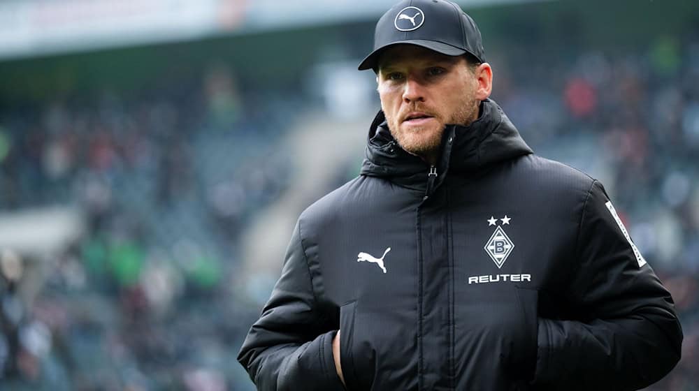Gladbachs Trainer Eugen Polanski hat klar formuliert, was er sehen will. (Archivbild) / Foto: Marius Becker/dpa
