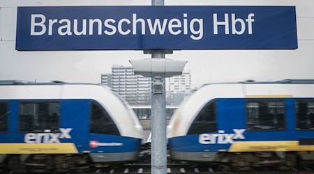 Mehrere Verbindungen privater Zuganbieter fallen am Freitag aus. (Symbolbild)  / Foto: Ole Spata/dpa