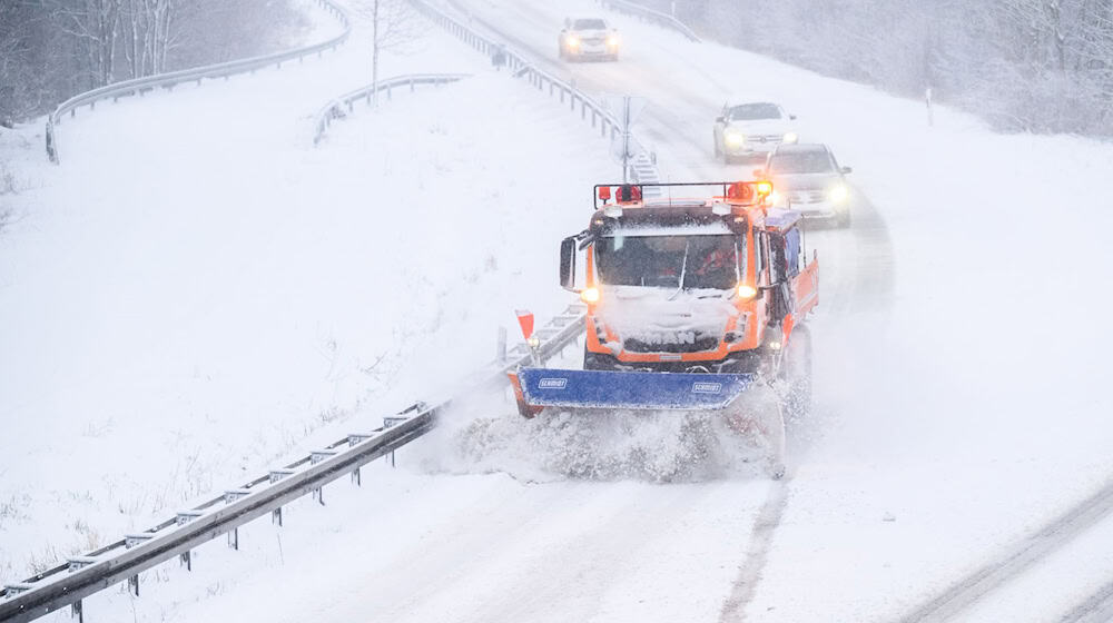 Raumfahrzeuge sind im Dauereinsatz.  / Foto: Julian Stratenschulte/dpa