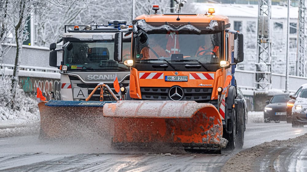 Schnee auf den Straßen sorgt für viele Ausfälle im Nah- und Fernverkehr.  / Foto: Markus Scholz/dpa