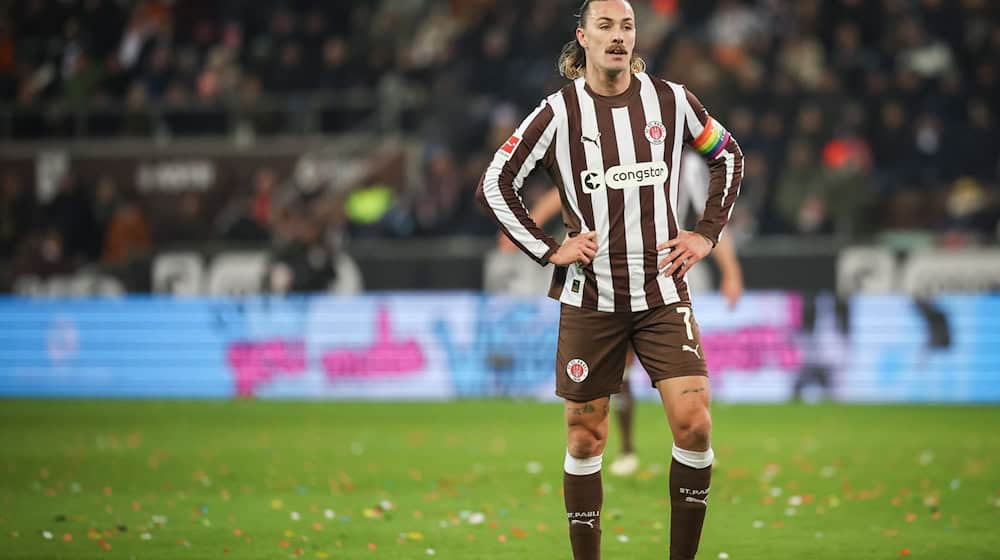 Fällt erneut aus: St.-Pauli-Kapitän Jackson Irvine. / Foto: Christian Charisius/dpa
