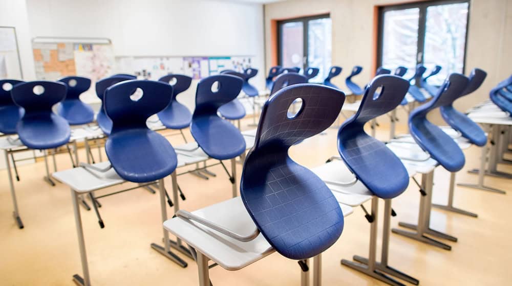 In der Grafschaft Bentheim wechseln am Freitag alle allgemeinbildenden Schulen in den Distanzunterricht. (Symbolbild) / Foto: Hauke-Christian Dittrich/dpa