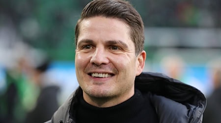 Auf Stürmersuche: Wolfsburgs Sportdirektor Pirmin Schwegler. / Foto: Darius Simka/dpa