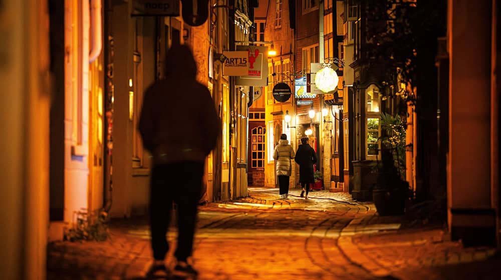 Viele Menschen fühlen sich nachts allein unsicher - das gilt vor allem für Frauen. (Symbolfoto) / Foto: Sina Schuldt/dpa