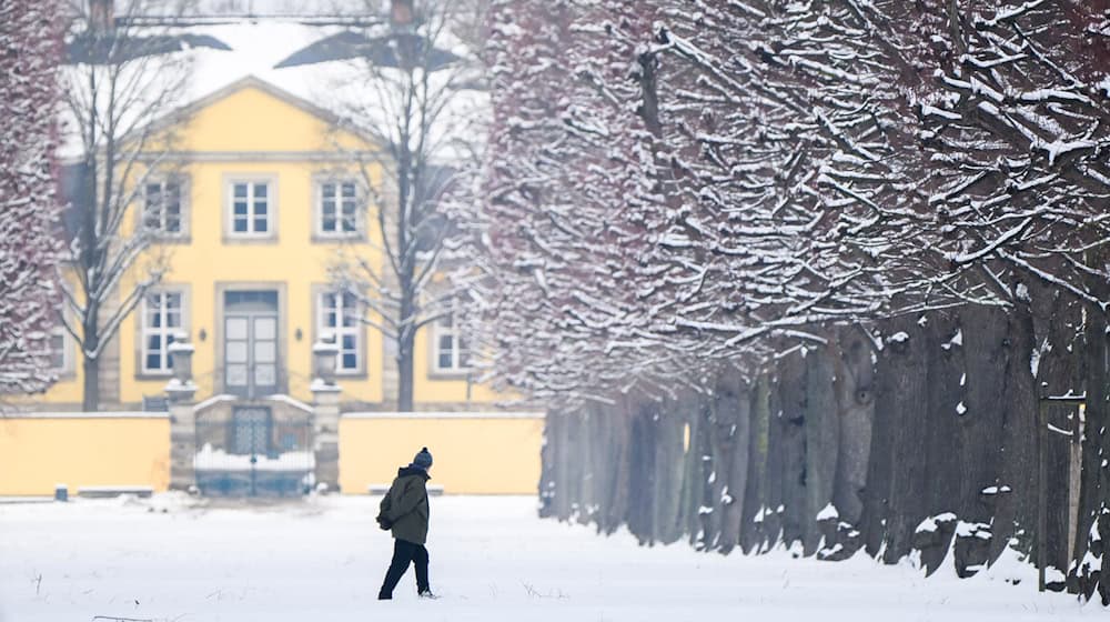 Zu Jahresbeginn zeigte sich der Nordwesten von seiner winterlichen Seite: Viel Schnee und teils strenger Frost prägten den Januar. (Archivbild) / Foto: Julian Stratenschulte/dpa