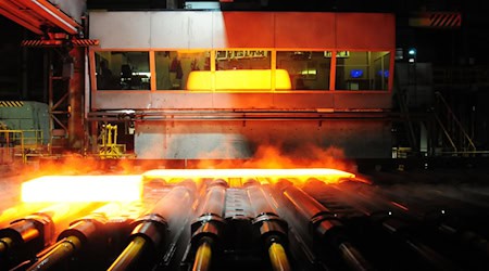 In Ilsenburg ist einer der größten Hersteller für Grobbleche in Deutschland.  / Foto: Simon Kremer/dpa