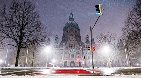Anhaltender Schneefall: Stadt Hannover sagt Neujahrsempfang ab. / Foto: Moritz Frankenberg/dpa