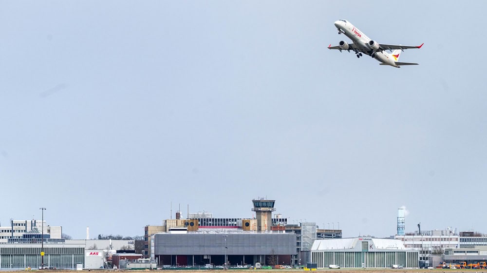 Am Bremer Flughafen gibt es aktuell keinen Strom. (Archivbild) / Foto: Sina Schuldt/dpa