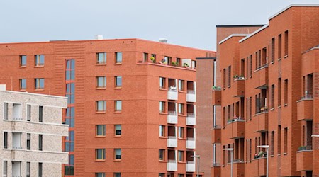 In Niedersachsen und Bremen müssten laut einer Studie Zehntausende neu Wohnungen gebaut werden. (Symbolfoto) / Foto: Julian Stratenschulte/dpa