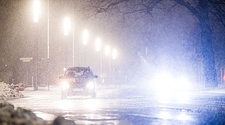 Das Sturmtief «Elli» sorgt für Herausforderungen und Probleme im Straßenverkehr.  / Foto: Moritz Frankenberg/dpa