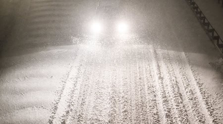 Der Winter hat Niedersachsen im Griff - erst am Nachmittag dürfte der Schneefall nach Angaben des Deutschen Wetterdienstes leicht nachlassen. / Foto: Julian Stratenschulte/dpa