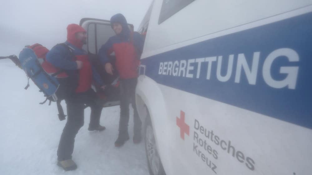 In der Nacht zu Samstag mussten Feuerwehr und Bergwacht einen Mann vom Brocken retten. (Archivbild) / Foto: Matthias Bein/dpa-Zentralbild/dpa
