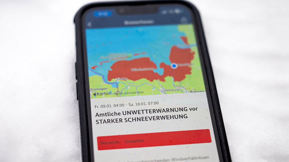 Für mehrere Kreise und Städte im Norden Niedersachsens gelten Unwetterwarnungen.  / Foto: Sina Schuldt/dpa