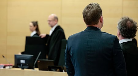 Anfang Januar wurde der Jurist wegen sexueller Belästigung einer Kollegin zu einer Geldstrafe verurteilt. (Archivbild) / Foto: David Ebener/dpa