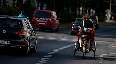 Lastenfahrräder sind teilweise ziemlich groß. (Symbolbild) / Foto: Fabian Sommer/dpa