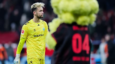 Bremer Enttäuschung: Torwart Mio Backhaus nach dem 0:1 in Leverkusen. / Foto: Rolf Vennenbernd/dpa