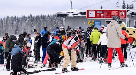 Wegen der schulfreien Tage und dem winterlichen Wetter dürfte es in den nächsten Tagen wieder voll werden im Harz. (Archivbild) / Foto: Swen Pförtner/dpa