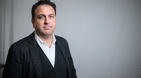 Frisch im Amt: Ernesto Harder ist im Dezember zum DGB-Bezirksvorsitzenden in Niedersachsen, Bremen und Sachsen-Anhalt gewählt worden. / Foto: Julian Stratenschulte/dpa