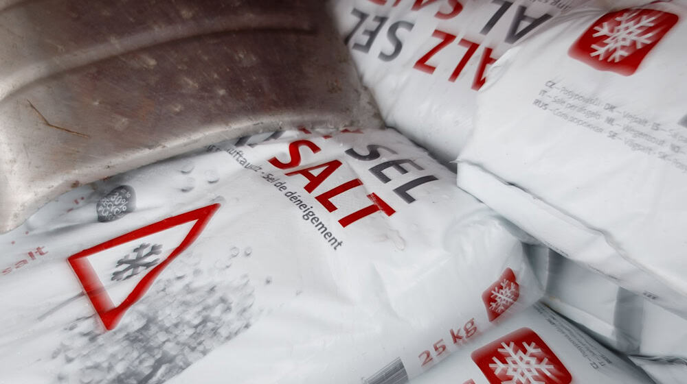 In Cuxhaven haben Diebe rund 60 Säcke Streusalz gestohlen. (Symbolbild) / Foto: Friso Gentsch/dpa