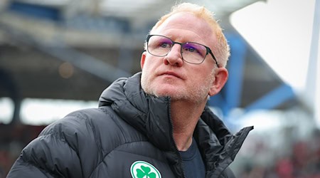 Trainer Heiko Vogel hofft auf die Wende in Fürth. (Archivbild) / Foto: Daniel Karmann/dpa