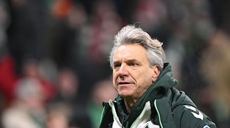  Sitzt Horst Steffen auch beim nächsten Spiel noch auf der Werder-Bank? / Foto: Carmen Jaspersen/dpa