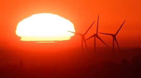 Jedes fünfte neue Windrad steht in Niedersachsen. (Symbolbild) / Foto: Julian Stratenschulte/dpa