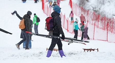 Das Winterwetter sorgt für Betrieb auf den Skipisten im Harz. / Foto: Matthias Bein/dpa