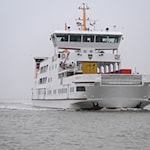 Die Reederei Norden-Frisia hat einzelne Fährabfahrten für Freitag wegen Niedrigwasser abgesagt. (Archivbild) / Foto: Lars Penning/dpa