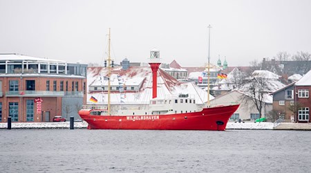Für Freitag erwarten Meteorologen auch an der Küste weiteren Schneefall.  / Foto: Hauke-Christian Dittrich/dpa