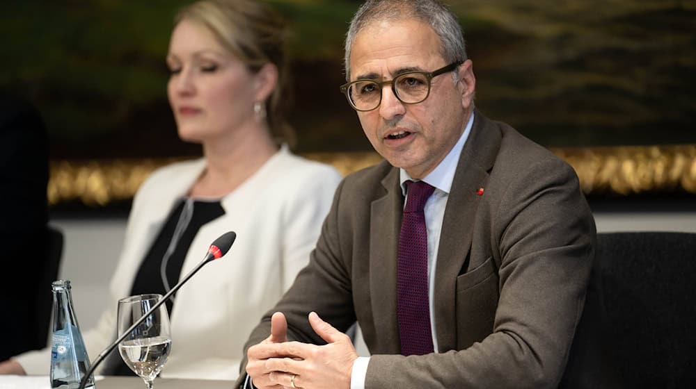 Mehrdad Payandeh floh 1985 im Alter von 25 Jahren aus dem Iran nach Deutschland. (Archivbild) / Foto: Sina Schuldt/dpa