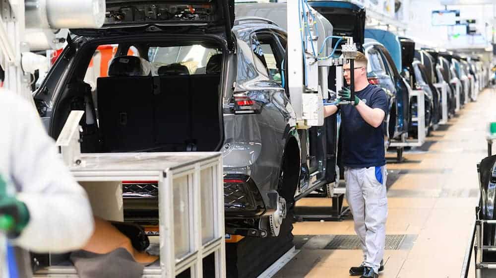 Autoindustrie in der Krise? Hersteller machen weiter Milliardengewinne. (Archivbild) / Foto: Julian Stratenschulte/dpa