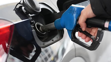 Um rund acht Cent unterscheiden sich die günstigsten Regionen von den teuersten. (Symbolbild) / Foto: Marcus Brandt/dpa