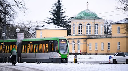 Wegen des Winterwetters fallen Wochenmärkte in einigen Städten aus. / Foto: Julian Stratenschulte/dpa