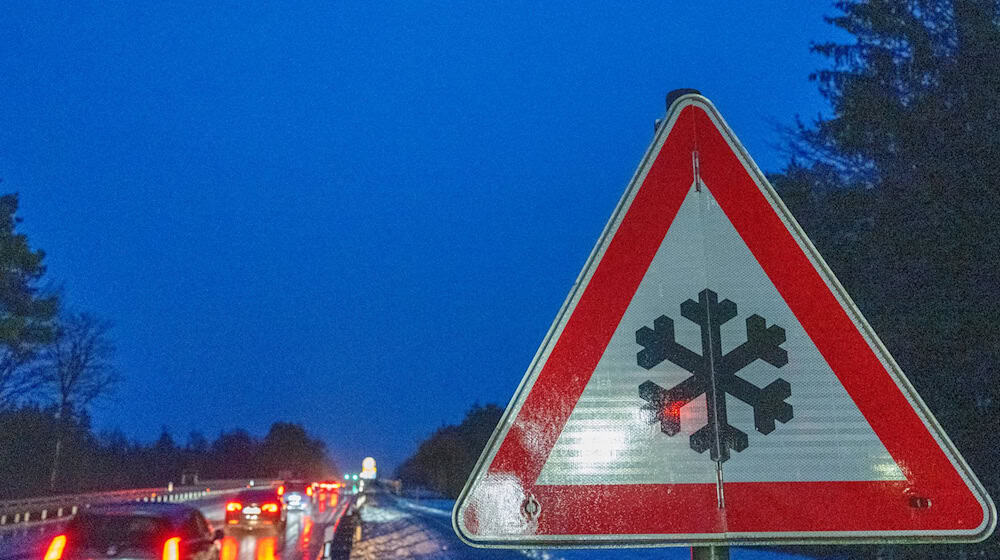 18 Mal kommt es im Landkreis Stade auf glatten Straßen zu Unfällen. (Symbolbild) / Foto: Stefan Puchner/dpa
